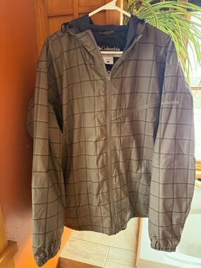 Columbia Men's Brown Plaid Hooded Rain Jacket
